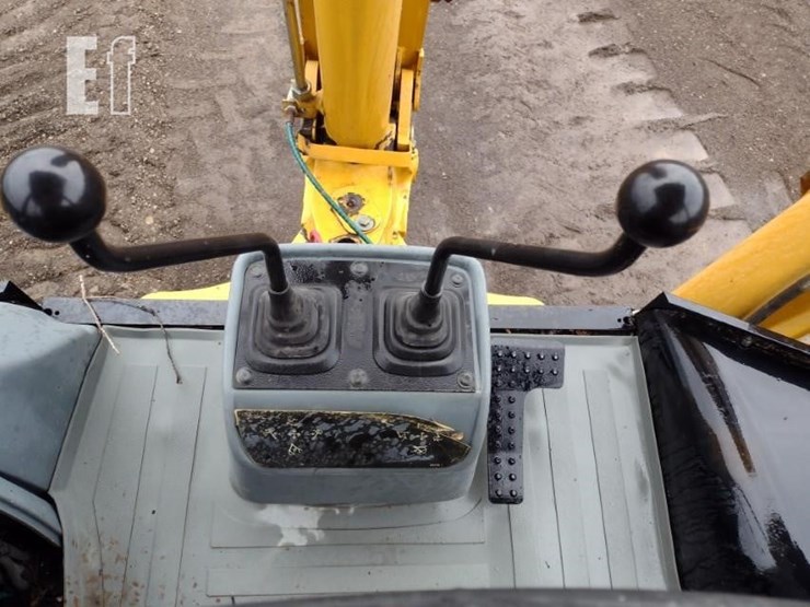 2004-caterpillar-416d-image-12