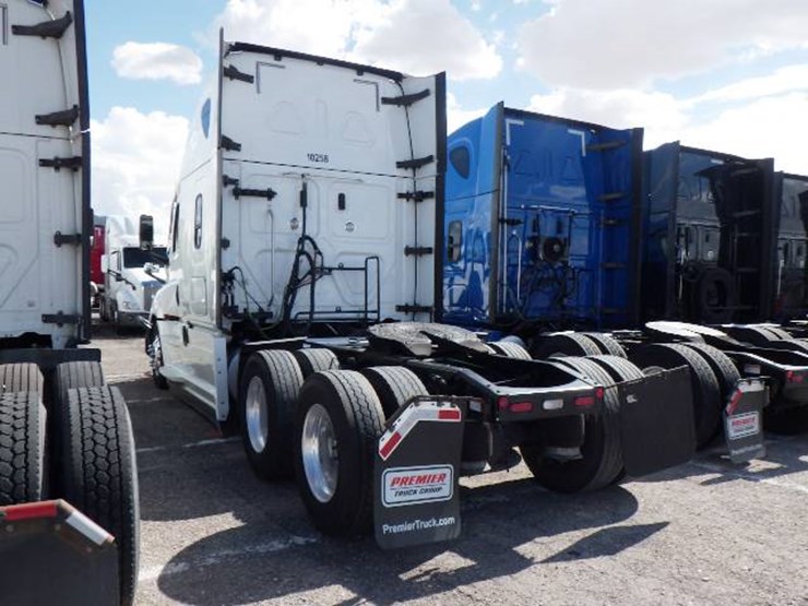 2020-freightliner-cascadia-126-image-9