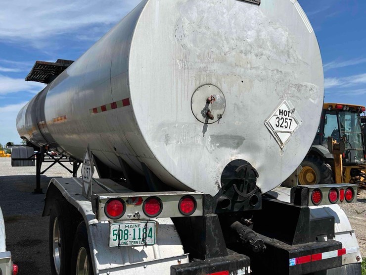 2009-etnyre-&-co-4"-rear-discharge-hot-oil/-asphalt-tanker-image-10