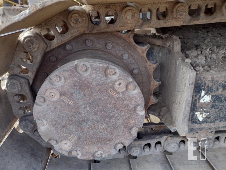 2010-deere-120d-image-36