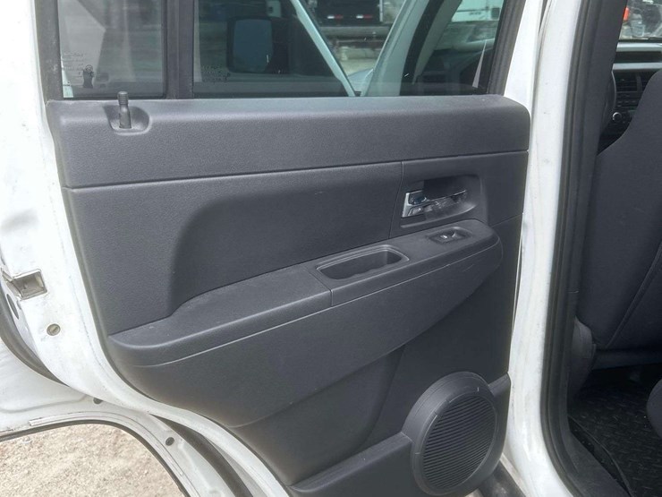 2012-jeep-liberty-image-17