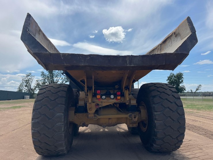 2019-caterpillar-740-gc-image-3