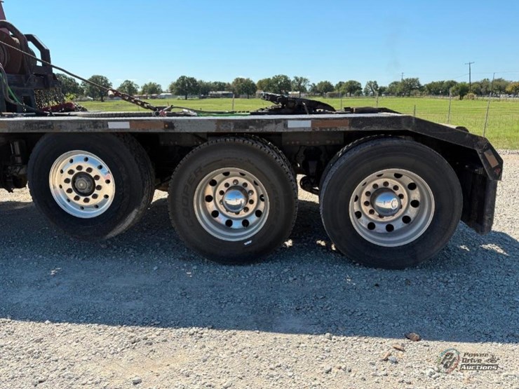 2020-western-star-4900sb-image-9