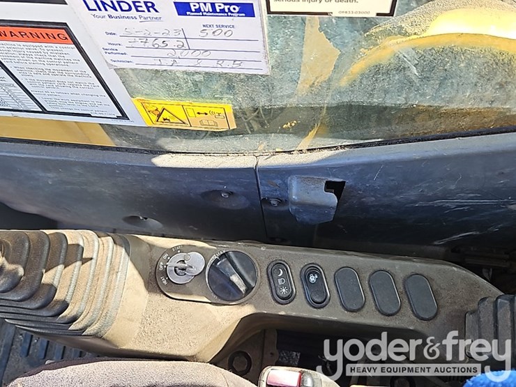 2015-komatsu-pc210-lc-10-image-42