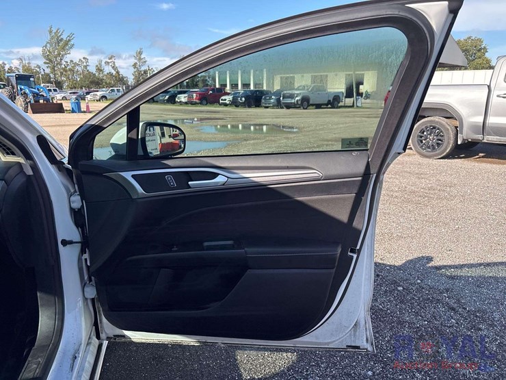 2018-ford-fusion-hybrid-sedan-image-23