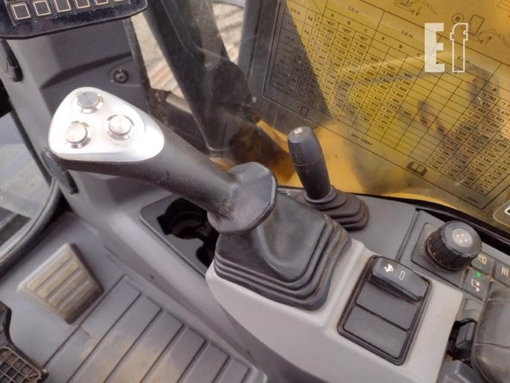 2019-caterpillar-307.5-image-9