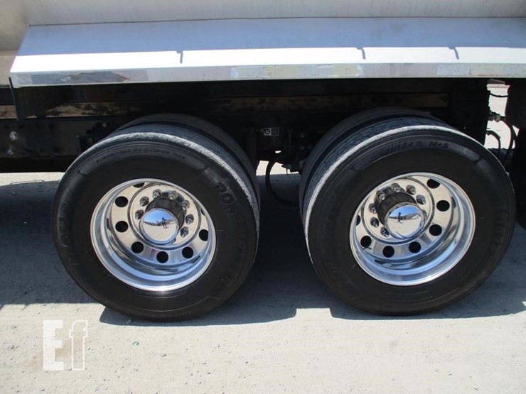 2008-peterbilt-365-image-21