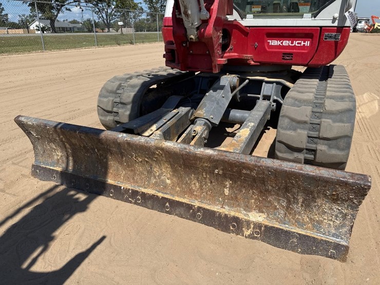 takeuchi-tb250-2-image-29