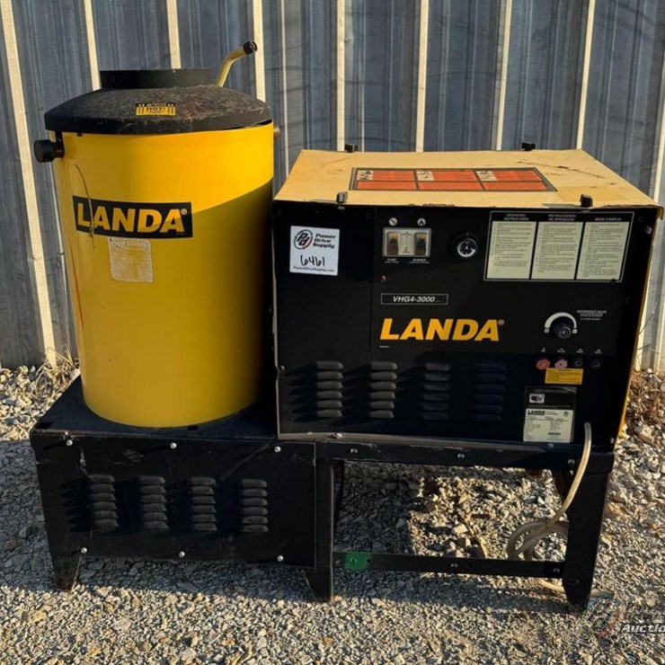 Landa VHG4-30024H 3PH/Natural Gas 4GPM @ 3000PSI Hot Water Pressure Washer