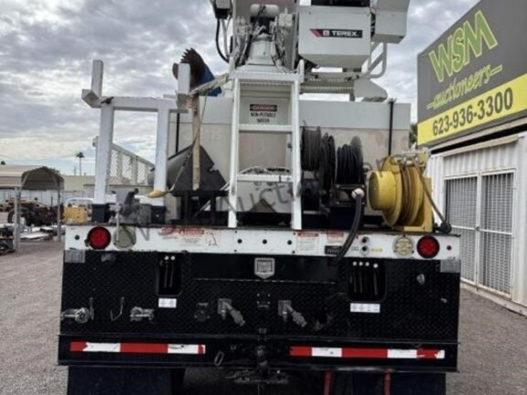 2012-freightliner-m2-digger-derrick-image-7