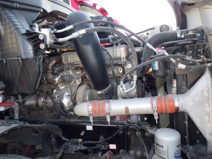 2023-freightliner-cascadia-126-image-16