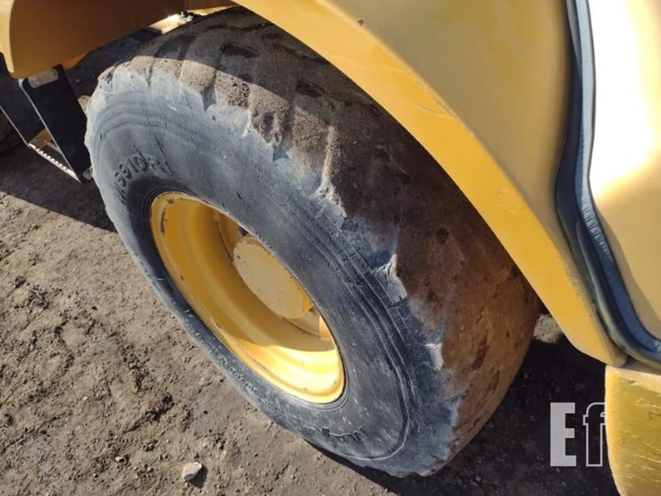 2015-deere-324k-image-21