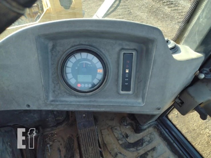 2017-deere-244kii-image-8