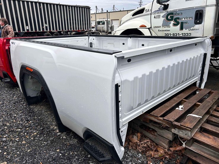 gmc-sierra-white-truck-body-image-3