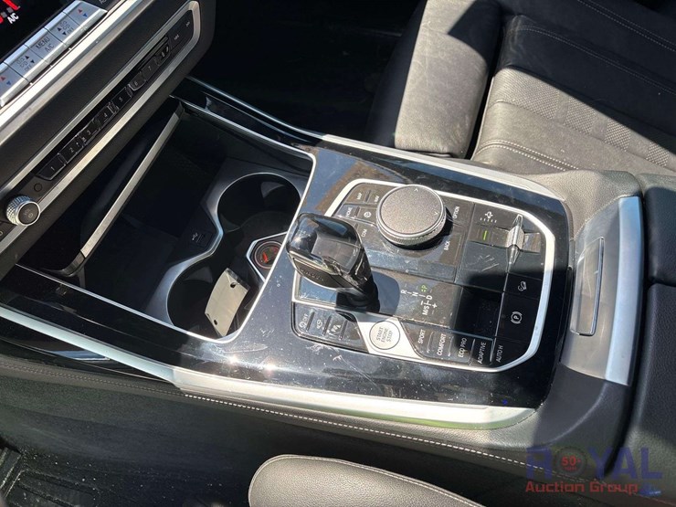 2022-bmw-x7-xdrive40i-awd-suv-image-17
