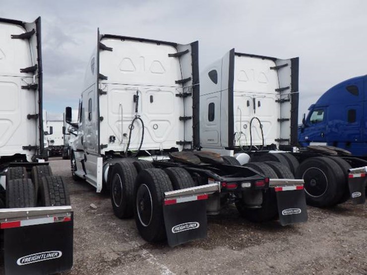 2024-freightliner-cascadia-126-image-7