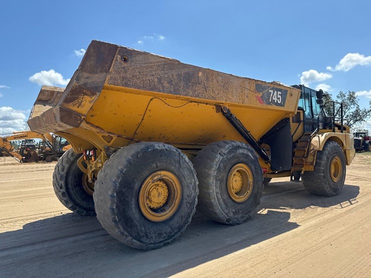 2019-caterpillar-745-image-6