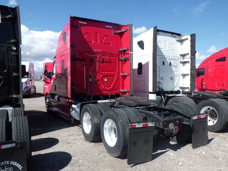 2020-freightliner-cascadia-126-image-9