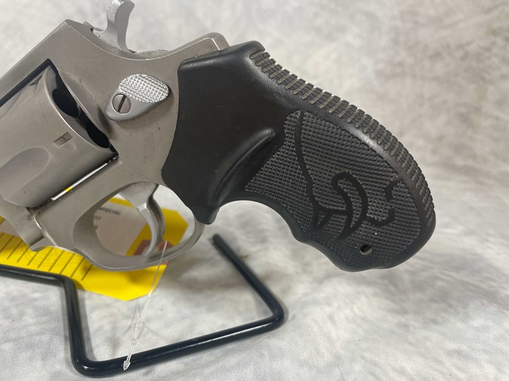 #4820-•-taurus-model-85-38-spl-revolver,-sn:-is36555-image-17
