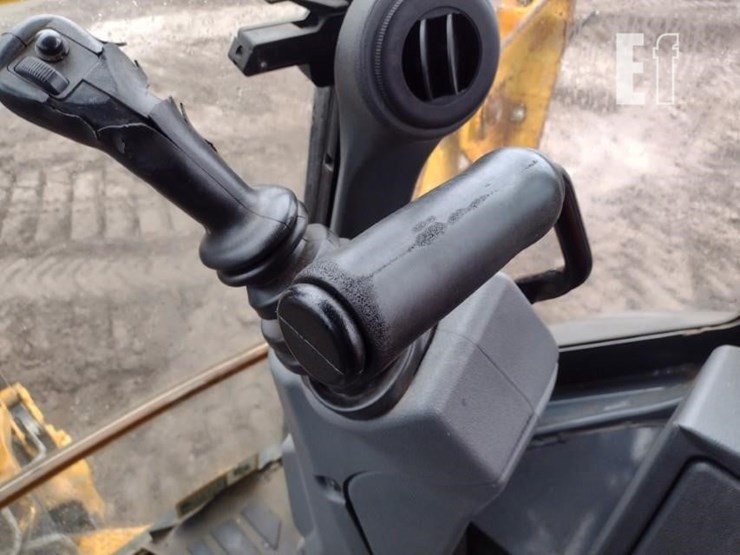 2019-deere-410l-image-12