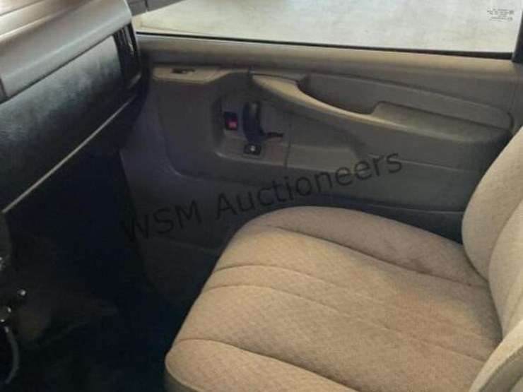2014-chevrolet-express-3500-image-21