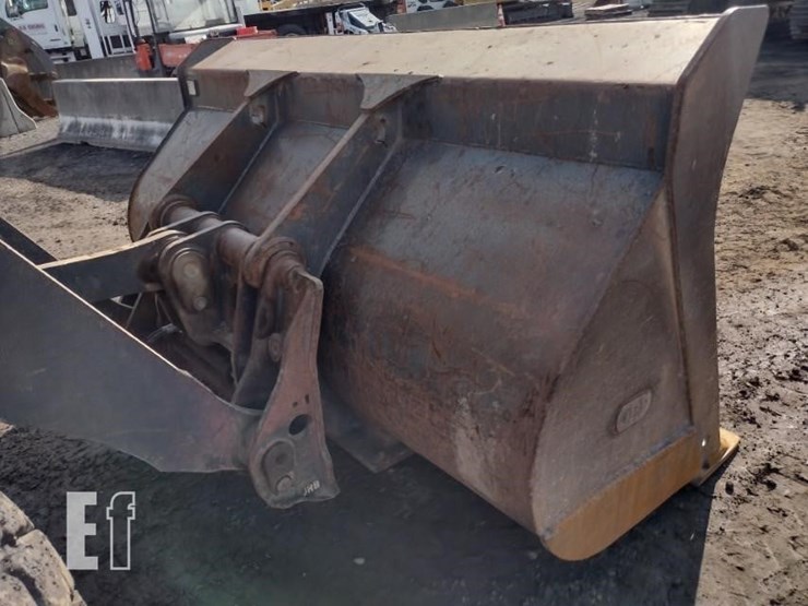 2013-deere-624k-image-18