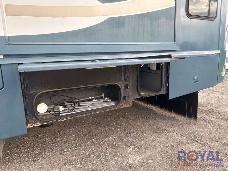2004-workhorse-w22-motorhome-image-37