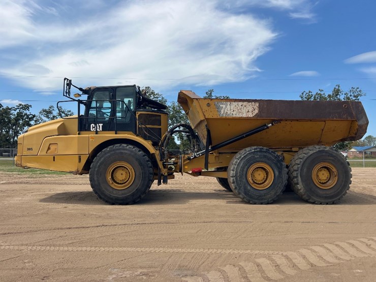2019-caterpillar-740-gc-image-1