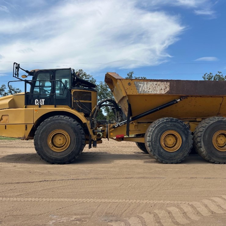 2019 CATERPILLAR 740 GC