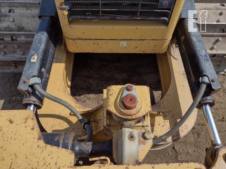 2015-caterpillar-d6n-xl-image-18