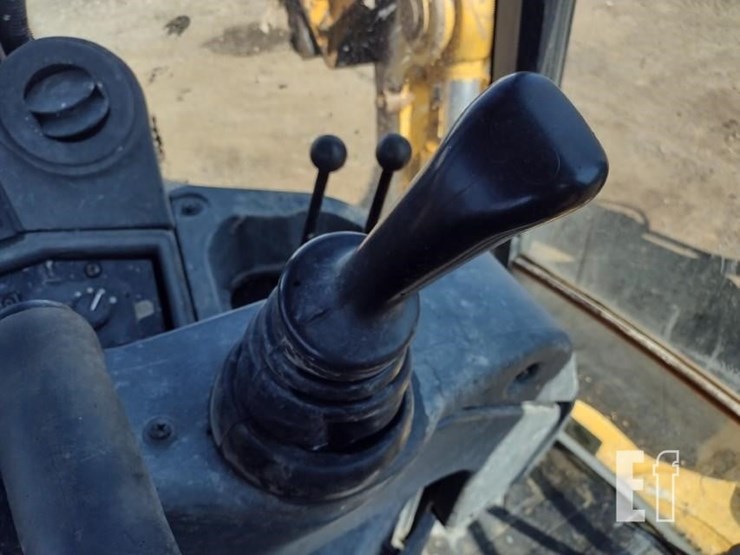 2010-deere-710j-image-12