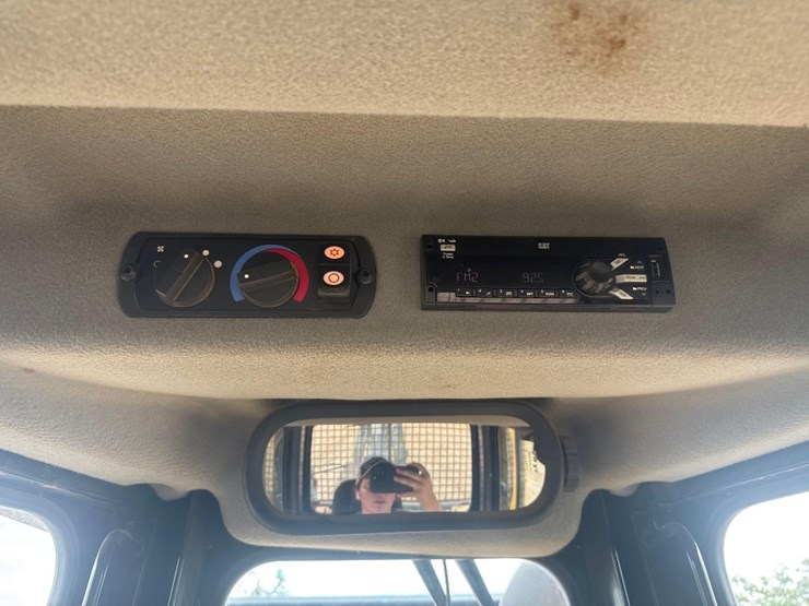 2019-caterpillar-d6t-lgp-image-30