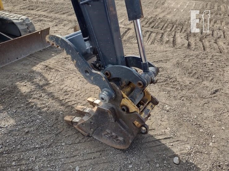 2022-deere-17g-image-17