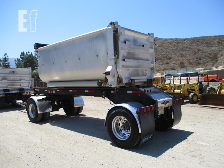 2002-peterbilt-365-image-4