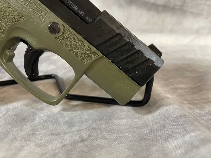 #4785-•-beretta-apx-a1-compact-9mm-luger-pistol,-sn:-axc150906-image-16