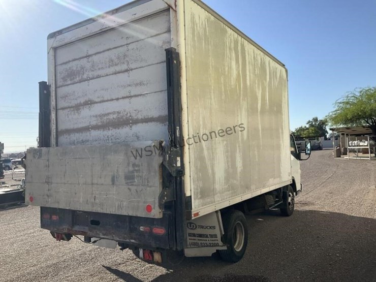2007-mitsubishi-fuso-box-truck-image-5