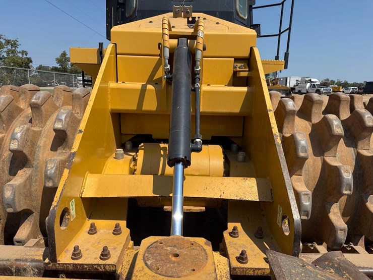 2018-caterpillar-815k-image-14