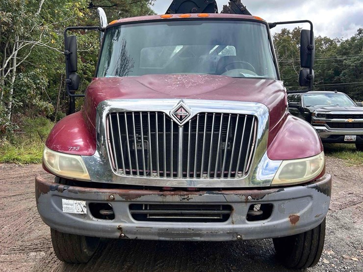 2004-international-knuckle-boom-truck-image-2