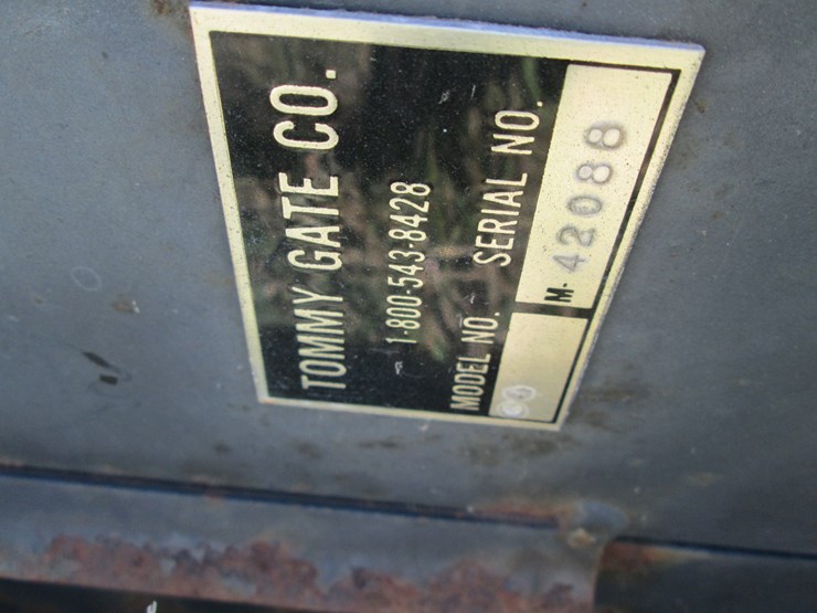 #29468-•-tommy-gate-lift-gate-42088-image-3