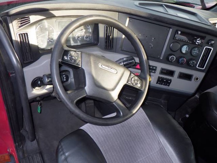 2019-freightliner-cascadia-116-image-8