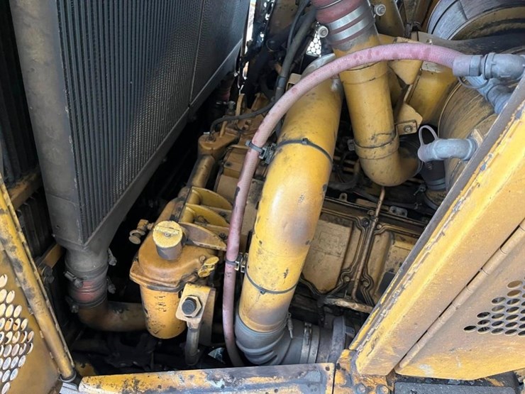 2017-caterpillar-d11t-image-16