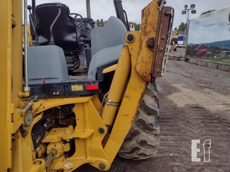 2004-caterpillar-416d-image-33