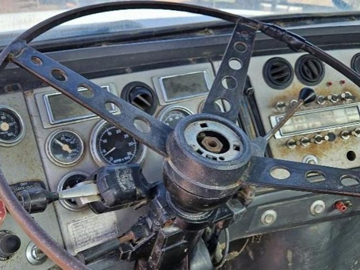 1994-ford-9000-image-12