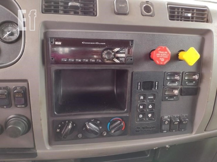 2016-peterbilt-348-image-14