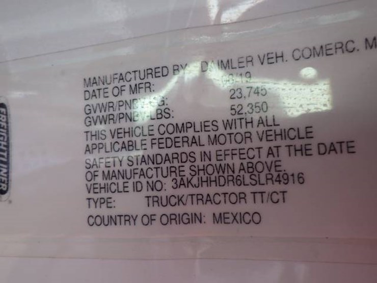 2020-freightliner-cascadia-126-image-11