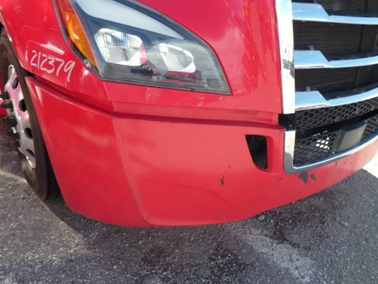2021-freightliner-cascadia-126-image-3