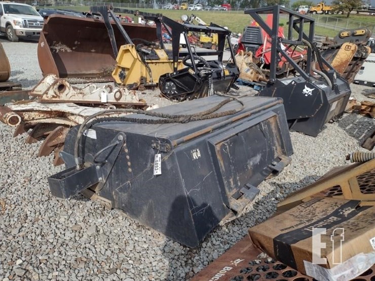 wolverine-skid-steer-broom-image-4