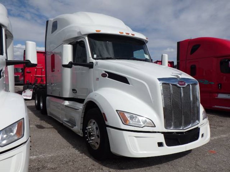 2023-peterbilt-579-image-2