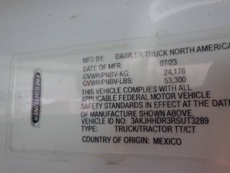 2024-freightliner-cascadia-126-image-15