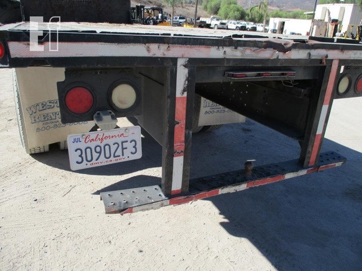 2012-freightliner-business-class-m2-106-image-15